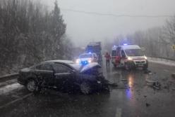 На Львовщине столкнулись легковушка и грузовик, трое пострадавших (фото)