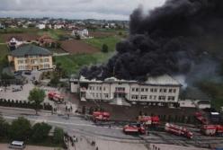 В Черновицкой области загорелся склад автомобильных покрышек (фото)