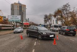 В Днепре водитель «Таврии» чуть не врезался в Toyota, избил мужчину и прокатил его на капоте (фото)