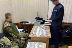 Чиновника Минобороны задержали на взятке 400 тысяч гривен