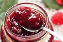 Врачи рассказали, помогает ли от простуды малиновое варенье 