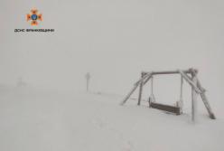 У Карпатах вже дійсно справжня зима: гори повністю замело снігом, вдарив мороз: вражаючі відео