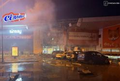 Росія вирішила повністю знищити ТРЦ "Мануфактура" у Сумах: туди знову прилетів дрон (відео)