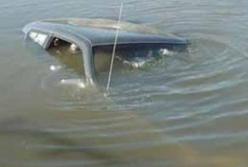 На Черниговщине автомобиль упал в реку, водитель погиб