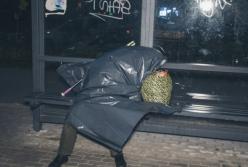 Загадочная смерть: на столичной остановке нашли тело пожилой женщины