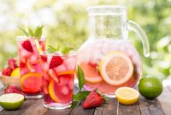 Как приготовить быстро клубничный лимонад: простой и полезный рецепт в жару (видео)