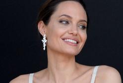 Анджелина Джоли обнажилась для рекламы известного бренда (видео)