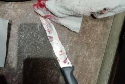 В Киеве девушка во время ссоры вонзила нож в парня (фото)