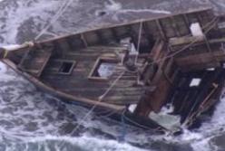 У берегов Японии обнаружили «корабль-призрак» с мертвецами на борту (фото)