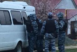 В Крыму проводят массовые обыски у крымских татар