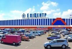 "Эпицентр" в Черкассах власти с полицией закрыли на карантин, но он открылся снова, - мэр Черкасс