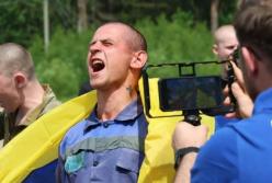 Перший етап обміну полоненими віком до 25 років: серед звільнених є оборонці Маріуполя (відео)