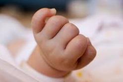 На Херсонщине женщина бросила шестимесячного ребенка на улице (фото)