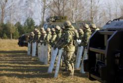 Украина отправляет на границу тысячи силовиков (фото)