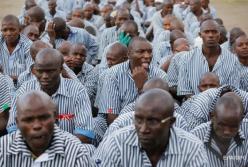 В Кении из-за коронавируса заключенных выпускают из тюрем