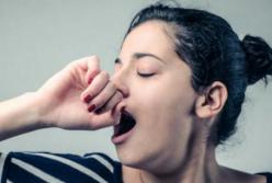 Врачи рассказали, в каких случаях зевота сигнализирует об опасности