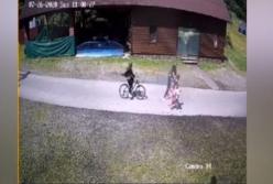 На Закарпатье мужчина избил 12-летнюю велосипедистку (видео)