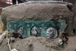 Археологи обнаружили в Помпеях уникальную римскую колесницу