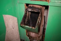 В киевской многоэтажке "взорвался" мусоропровод: первые подробности с места ЧП (видео)