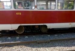 В Киеве трамвай сошел с рельсов (видео)