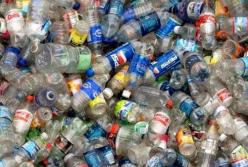 Ученые обнаружили фермент, расщепляющий пластиковые бутылки на 90%
