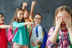 "Винна школа і тиск системи": у Києві 12-річна дівчинка вистрибнула з 22 поверху (відео)