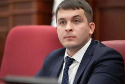Керівник апарату КМДА звинувачується у підробленні документів для виїзду за кордон під час війни