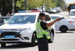 18-річний водій без прав протаранив білборд у Києві