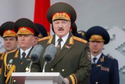 Лукашенко в разгар пандемии устроил парад Победы (фото и видео)