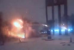 У Львові російський дрон влучив у дитячий майданчик біля памʼятника Бандері (ВІДЕО)