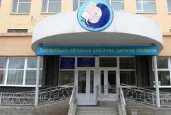 В Запорожье родственники умершего ребенка избили персонал больницы