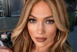 Дженнифер Лопес снялась в откровенном наряде (фото)