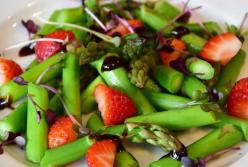 Медики назвали самые полезные продукты июня