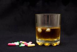 Врачи назвали самые опасные сочетания алкоголя и лекарств