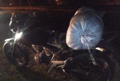 На Ровенщине мужчина перевозил 40 кило янтаря на мопеде