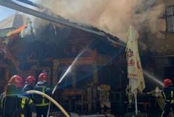 В Тернополе горит ресторан: огонь распространился на соседнее здание