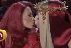 Каменских и Полякова слились в страстном поцелуе (видео)