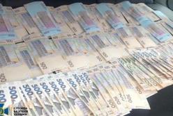 Главу подразделения Укрзализныци задержали на взятке в 100 тысяч (фото)