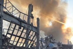 Суцільне згарище: після нічної атаки росіян​ повністю знищений ​завод біля Вінниці (фото, відео)