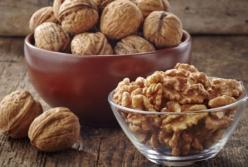 Диетологи рассказали, кому опасно есть орехи