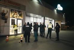 В Киеве мужчина устроил стрельбу возле супермаркета (фото)