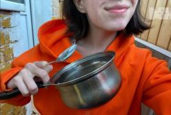 Не жарт: У Росії потужний бунт проти війни, рідні мобіків з вікон б’ють в каструлі (відео)