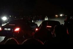 В России на ночных гонках водитель протаранил толпу людей (видео)