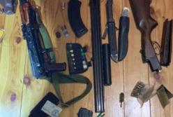 На Киевщине мужчина стрелял по отдыхающим на озере