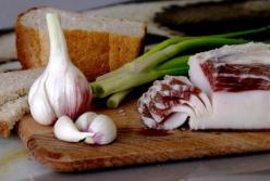 Защищает от вирусов и омолаживает организм: врач рассказала о полезных свойствах сала