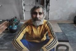 79-річний харківський викладач Юрій Васильєв став триразовим чемпіоном світу з гирьового спорту