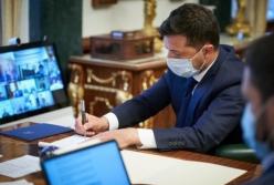 Президент подписал закон об электронных трудовых книжках