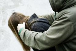 В Полтаве педофил напал на 11-летнюю девочку посреди улицы