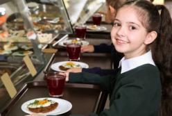 Що змінюється з 1 вересня: військова підготовка для студентів, повістки на бодікамеру, безплатне харчування у школах