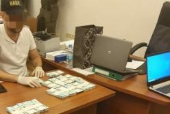 В Харькове на взятке в 1,3 млн гривен задержали директора департамента ОГА